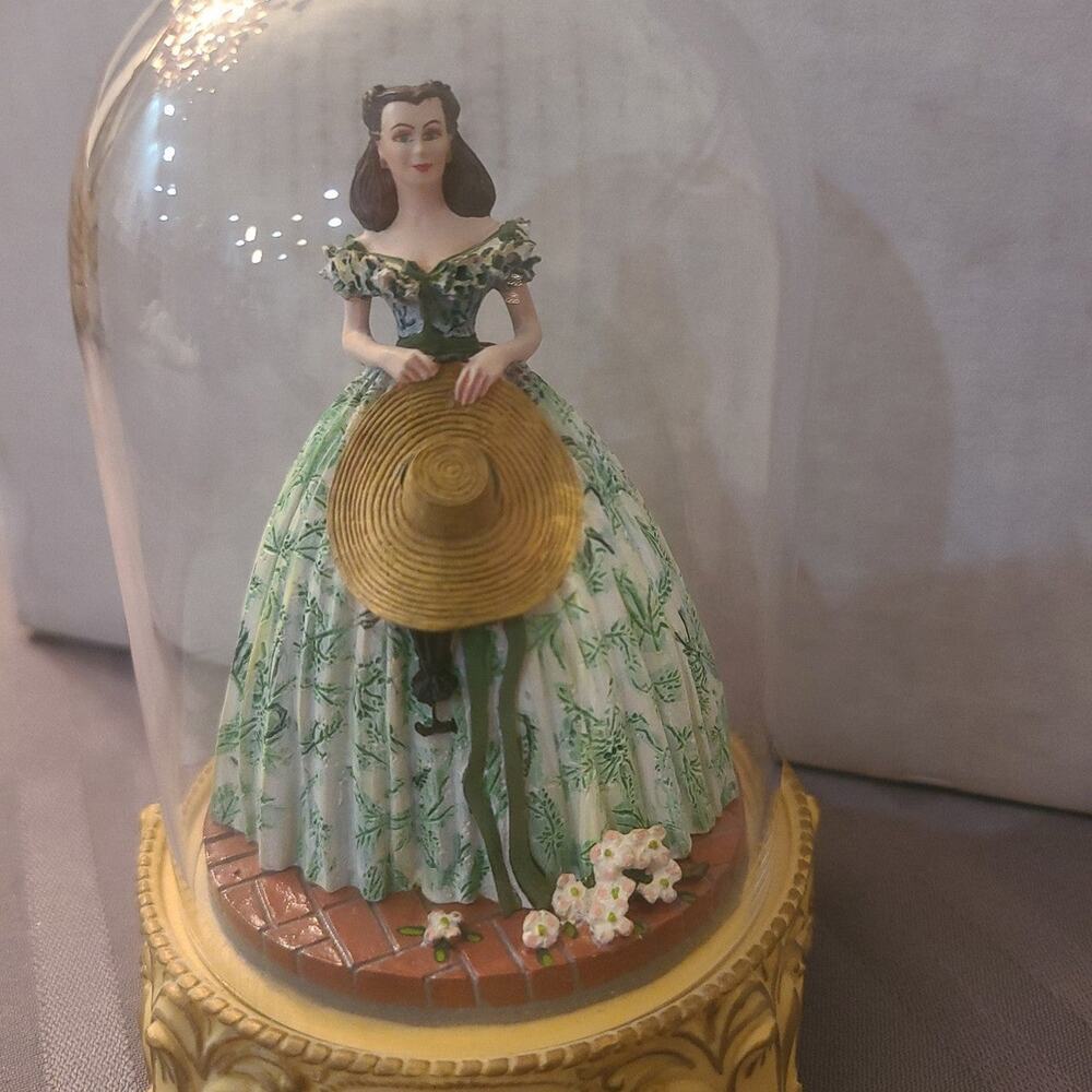 Gone With the Wind Figurine -Scarlett O'hara
